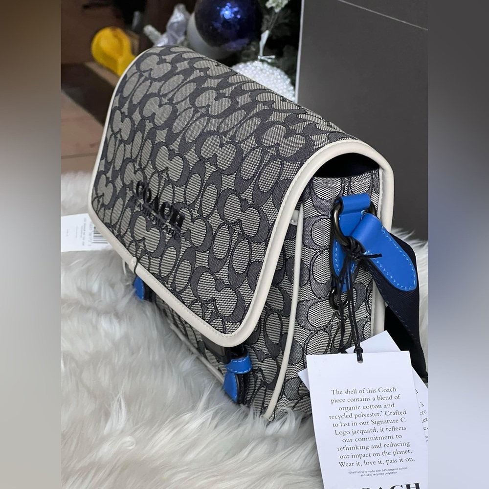 C9158 - Coach League Messenger Bag in Signature Jacquard - Picture 3 of 13
